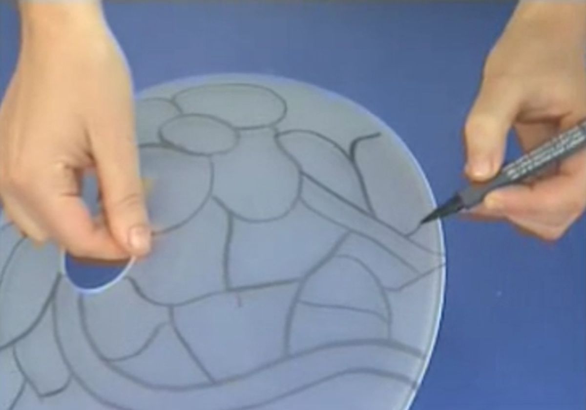 Cómo hacer una lámpara de estilo Tiffany paso 2