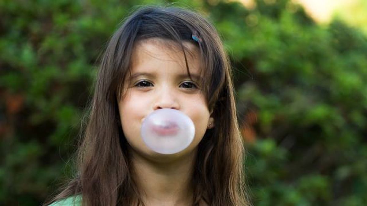 globo de chicle nina