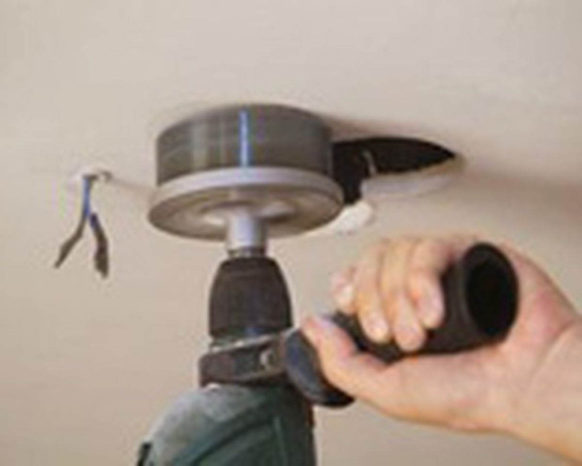 brico 0513 2 colocacion foco empotrado sierra corona paso4