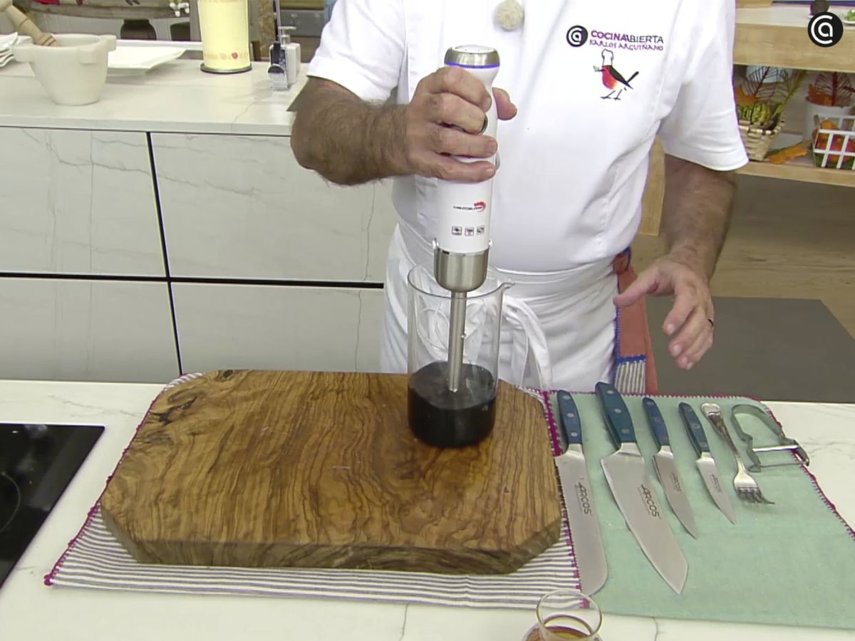 Tritura las tintas con agua