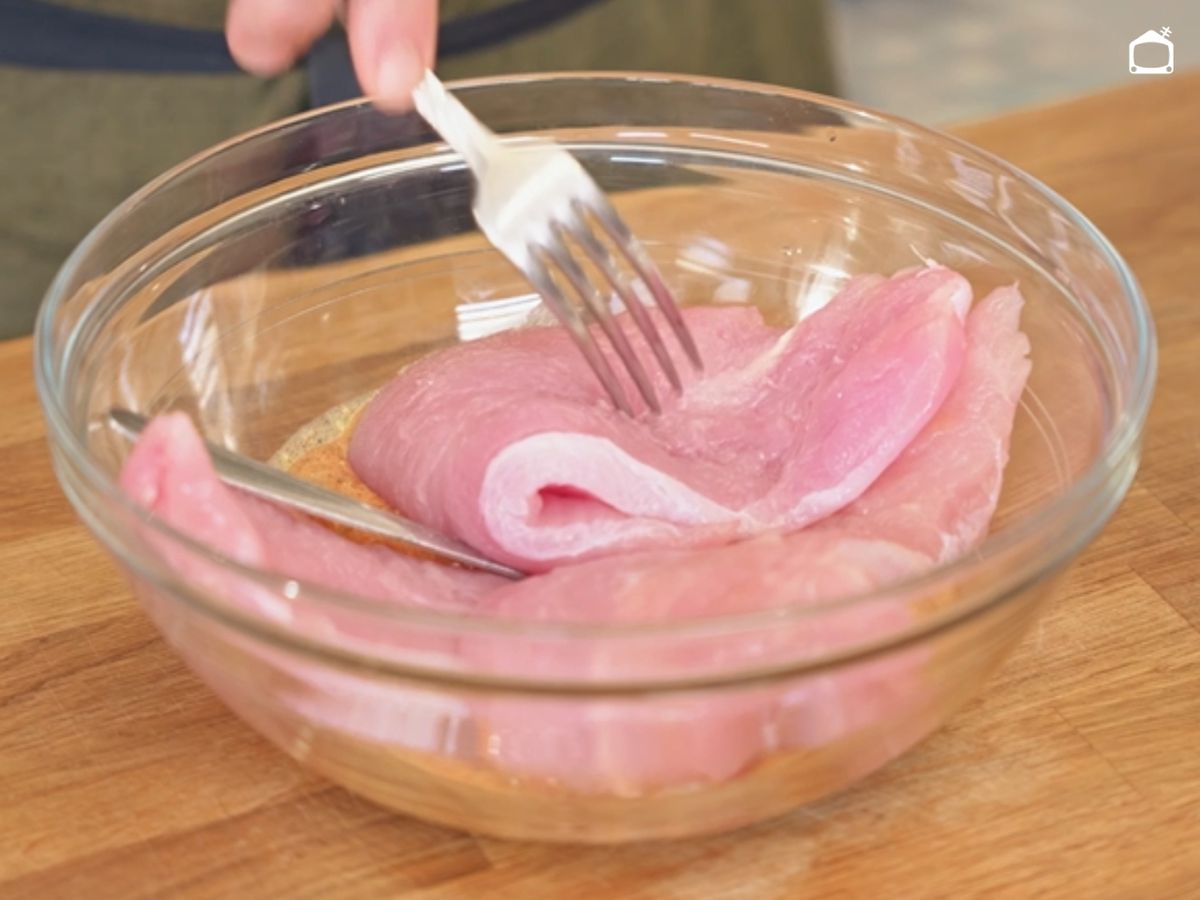 Los solomillos de pavo se impregnan bien con el marinado.