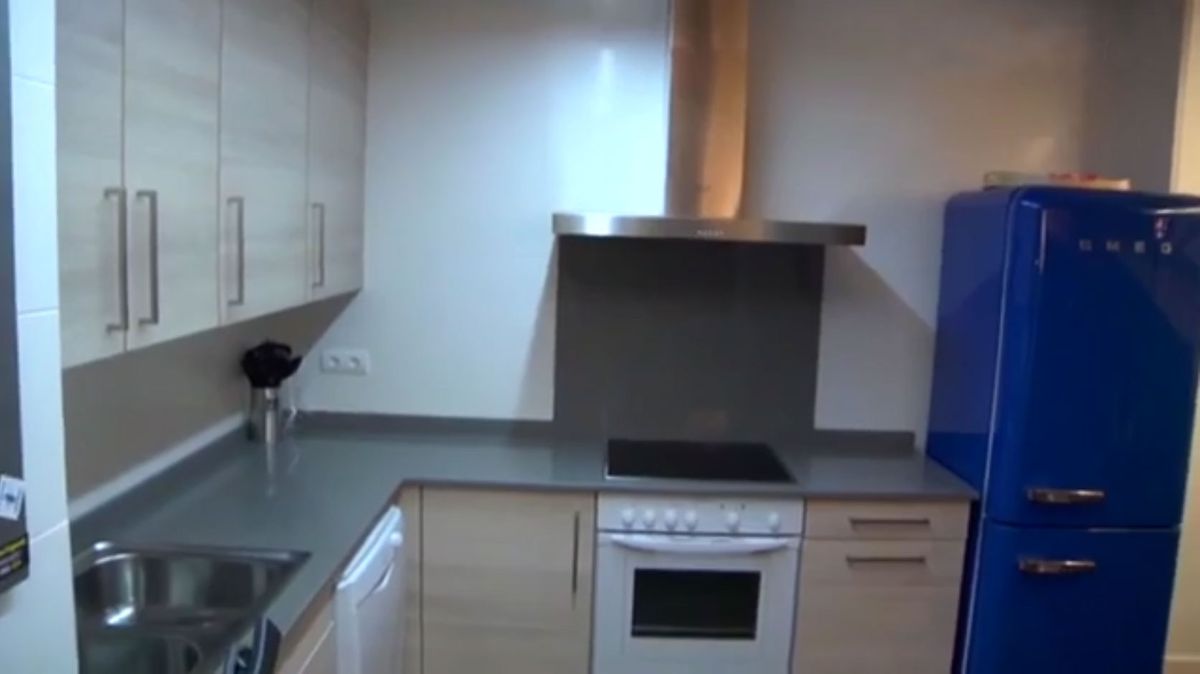 Buhardilla de estilo minimalista cocina