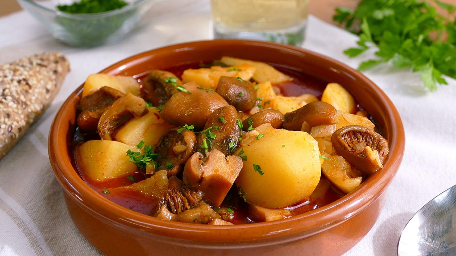 Guiso de níscalos con patatas