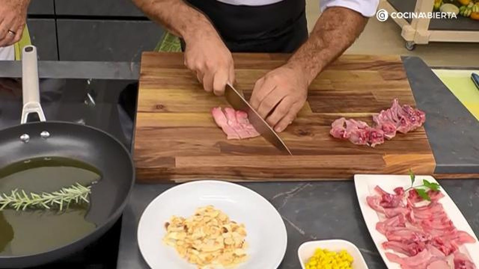 KARL7206 Verduras salteadas costillas conejo paso 2 KARL7206 Verduras salteadas costillas conejo paso 2