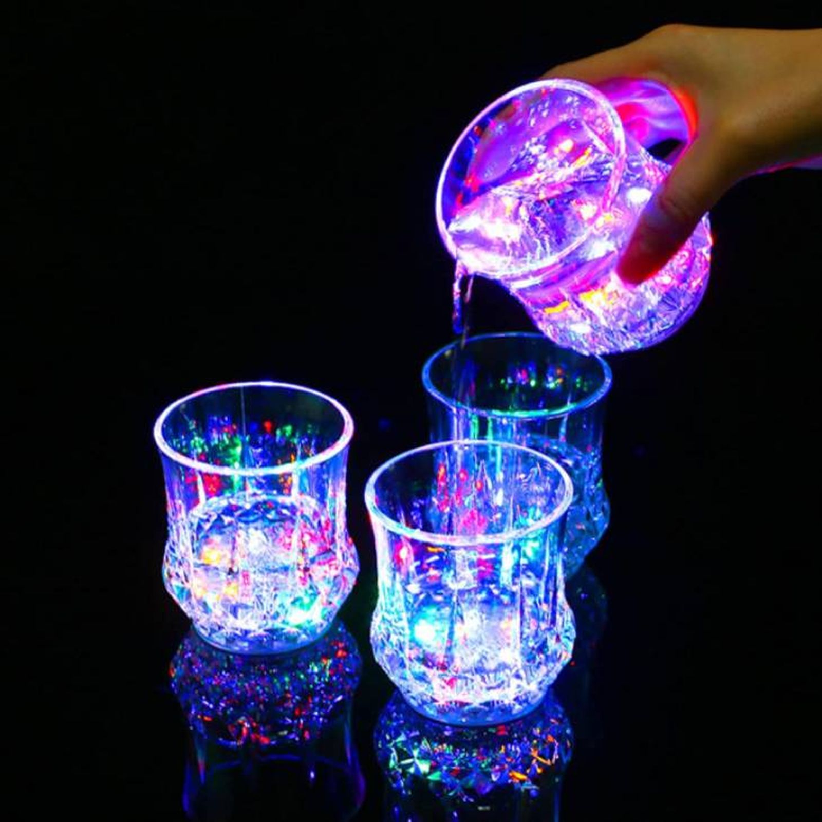 Vasos con luces de colores. Vasos con luces de colores.