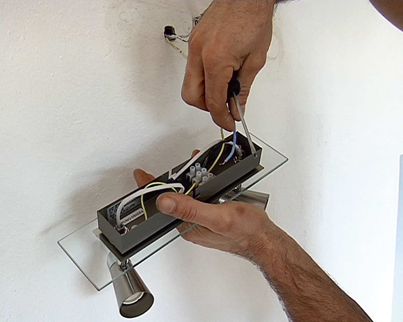 Cambiar aplique de pared paso 2 Cambiar aplique de pared paso 2