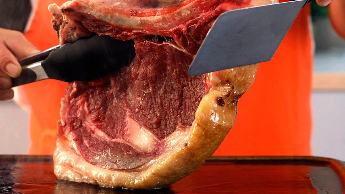 Receta de chuletón con pimientos y patatas a la plancha  paso 2