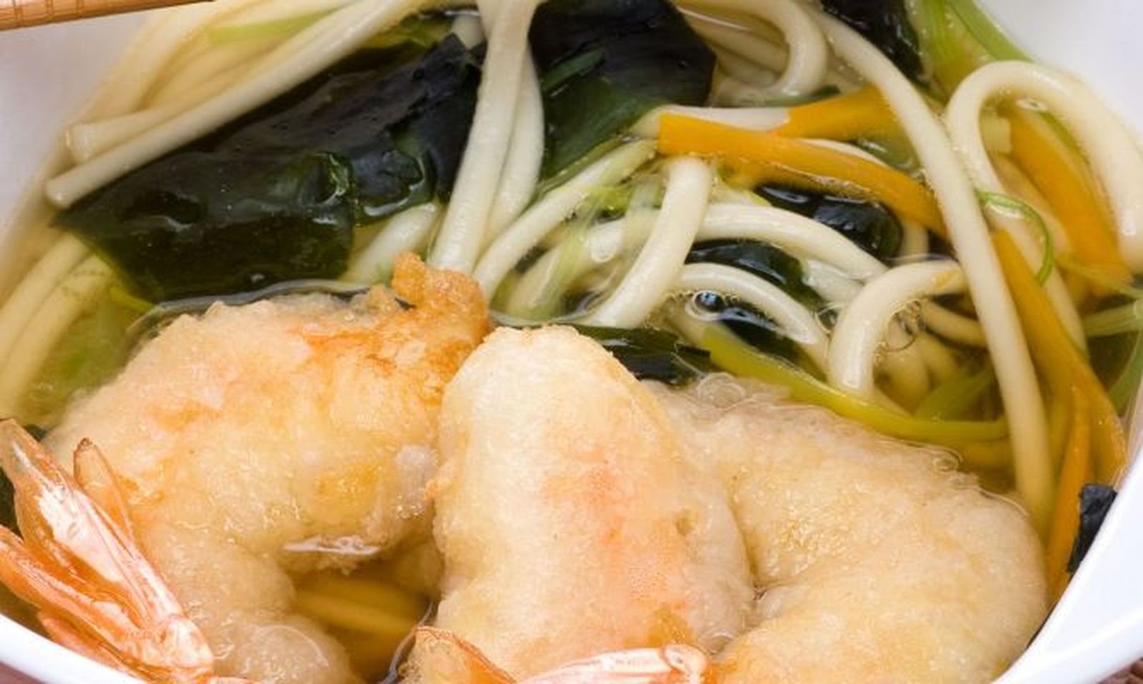sopa de udon con langostinos en tempura xl sopa de udon con langostinos en tempura xl