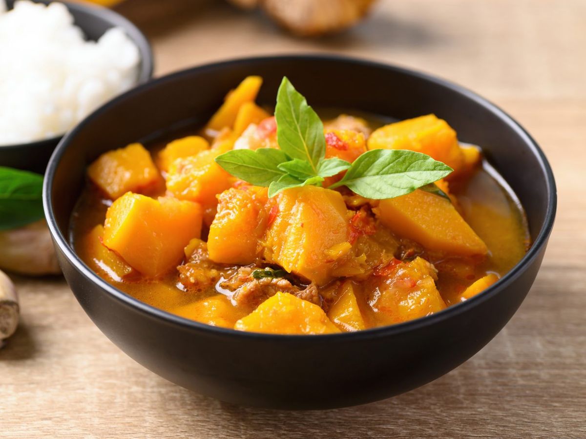 En la India, la calabaza se guisa en curry con especias y chile