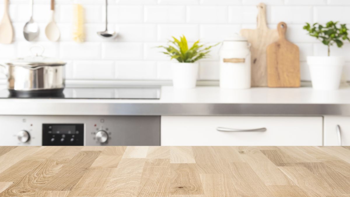 Incorpora la madera en la encimera o tablas de cortar