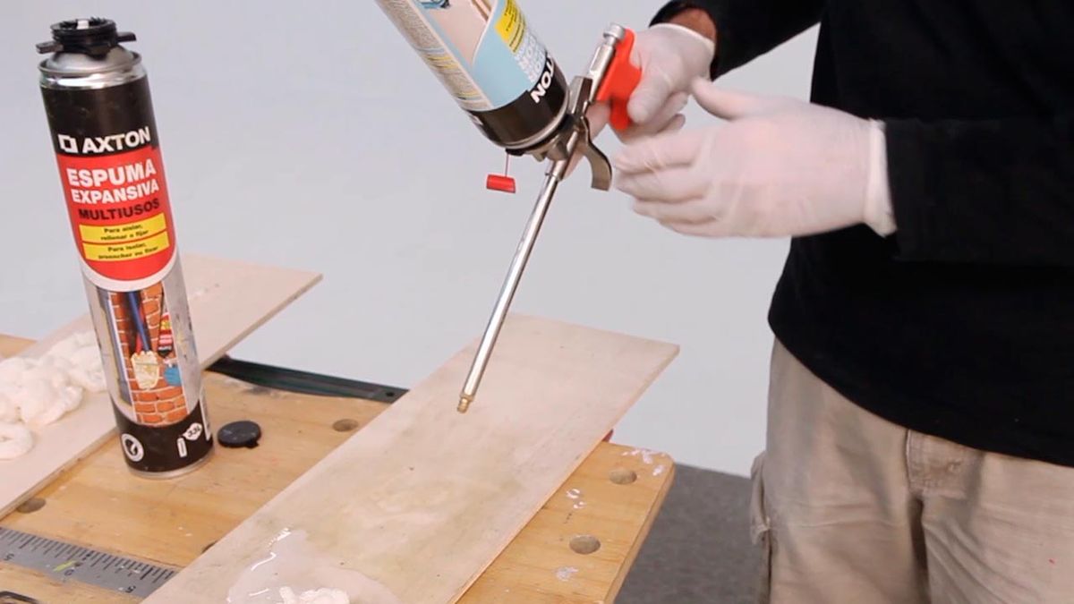 Como usar una pistola de espuma de poliuretano paso 7