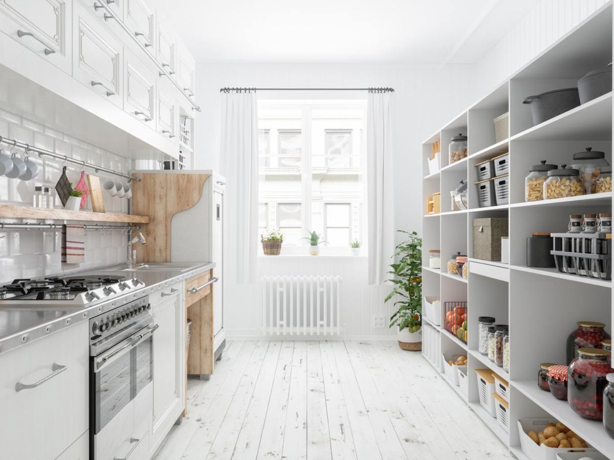 Incluye una despensa empotrada.