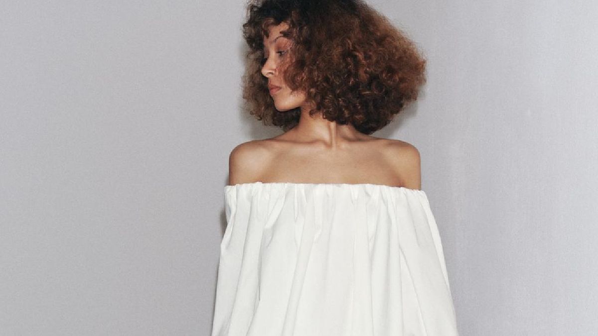 Diseño para boda civil con escote fruncido