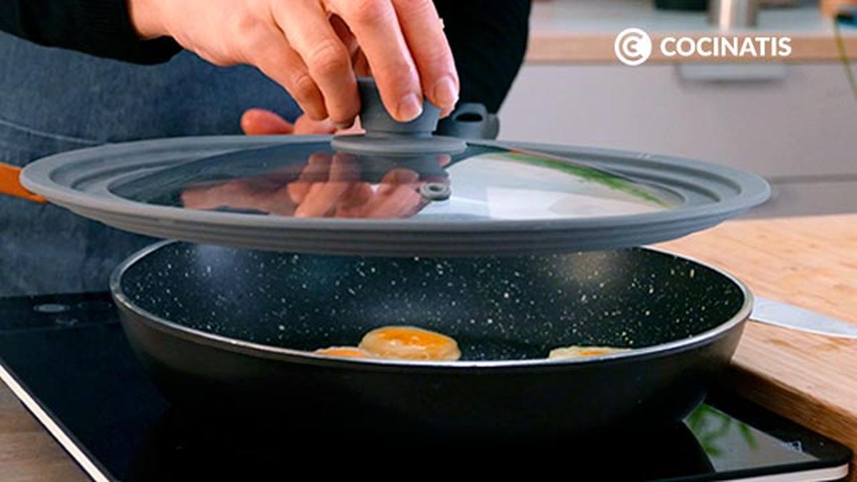 Receta de huevos congelados, el truco para hacer huevos fritos en miniatura  paso 5