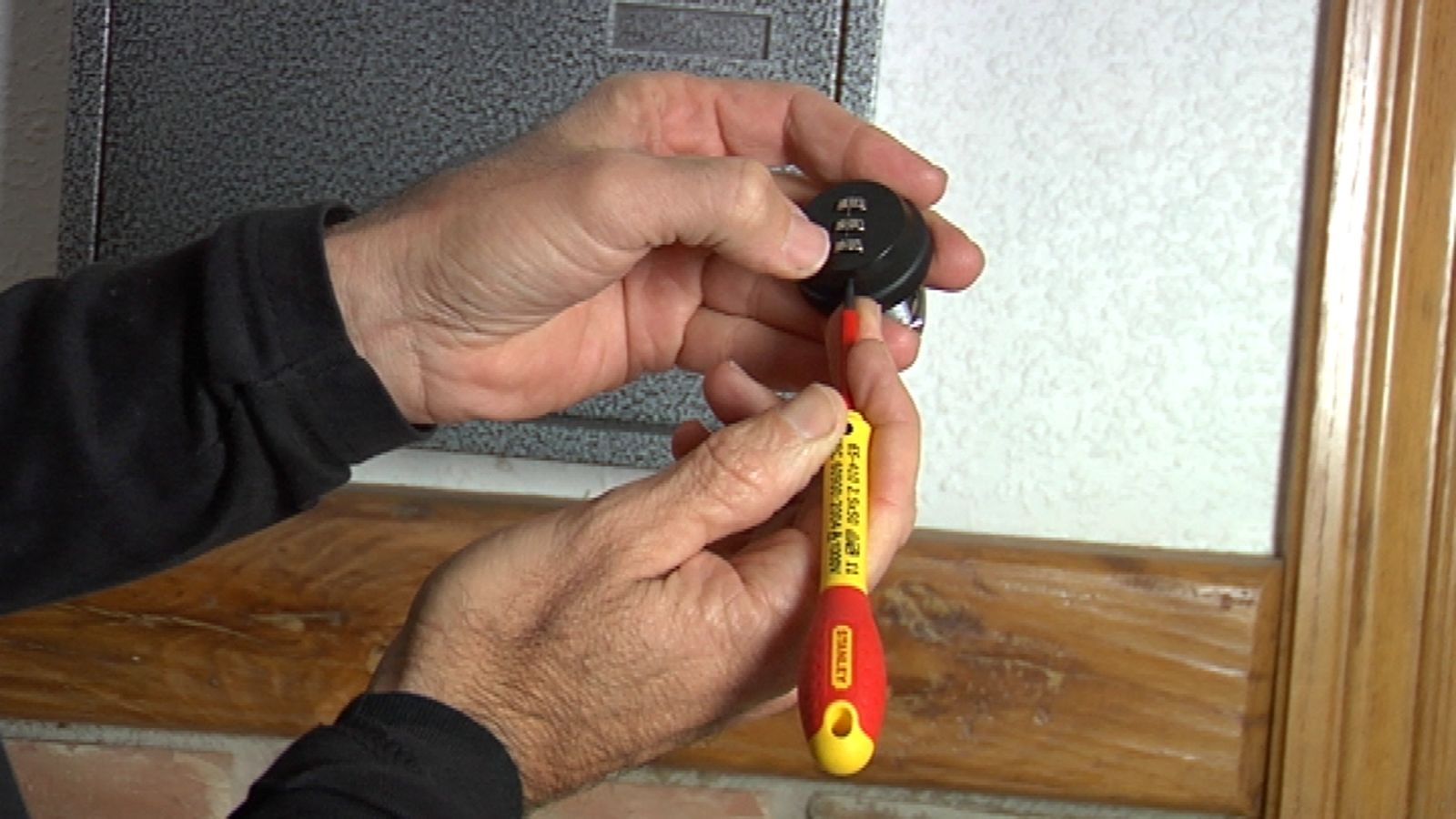Cerradura de combinación para buzón paso 1 Cerradura de combinación para buzón paso 1