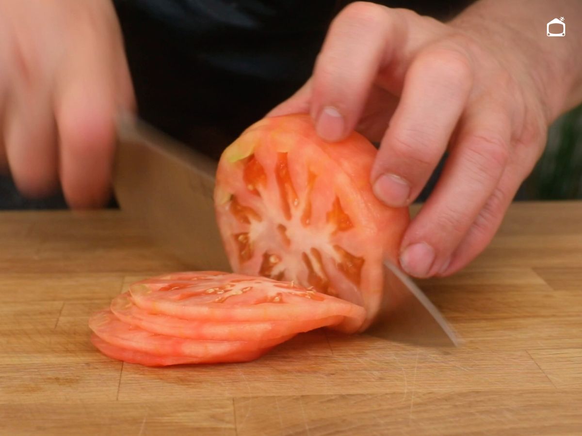 Corta el tomate