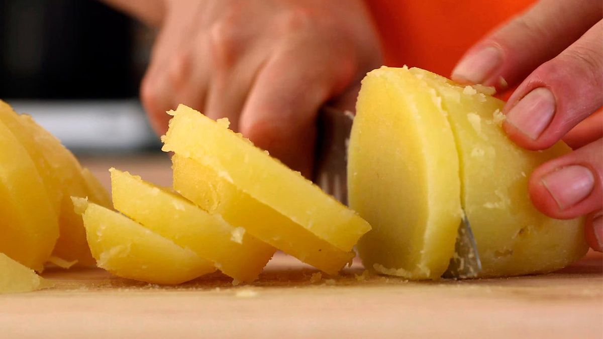 Receta de chuletón con pimientos y patatas a la plancha  paso 1