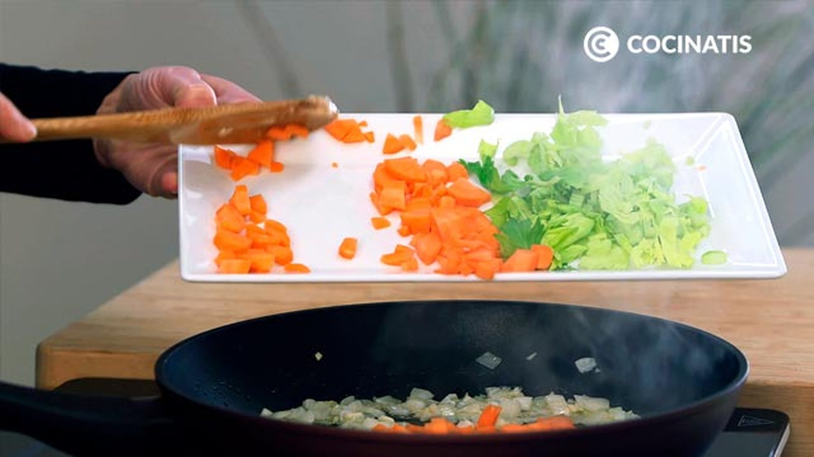 Receta de canelones de calabacín rellenos de langostinos y verduras  paso 2 Receta de canelones de calabacín rellenos de langostinos y verduras  paso 2