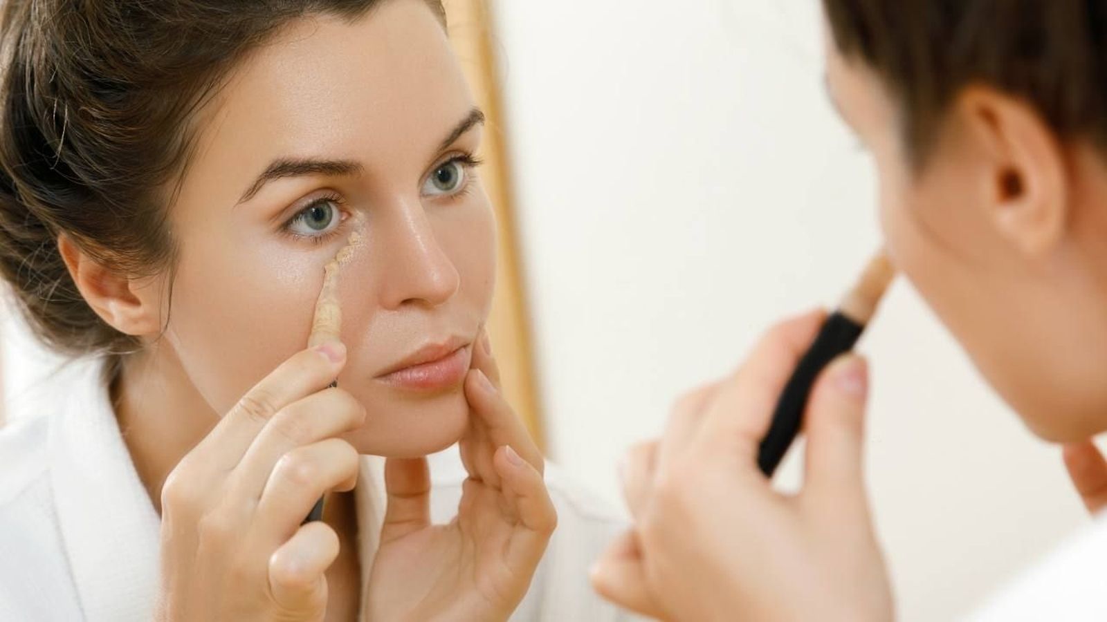Los correctores ayudan a disimular las imperfecciones como bolsas y ojeras