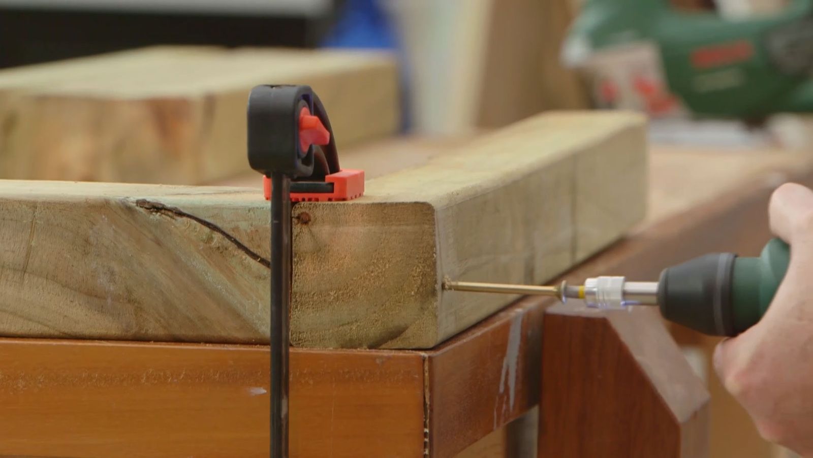 Como hacer una mesa de comedor con traviesas de madera paso 5 Como hacer una mesa de comedor con traviesas de madera paso 5