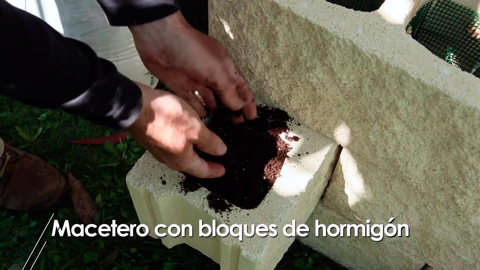 Cómo hacer un macetero con bloques de hormigón paso 6 Cómo hacer un macetero con bloques de hormigón paso 6