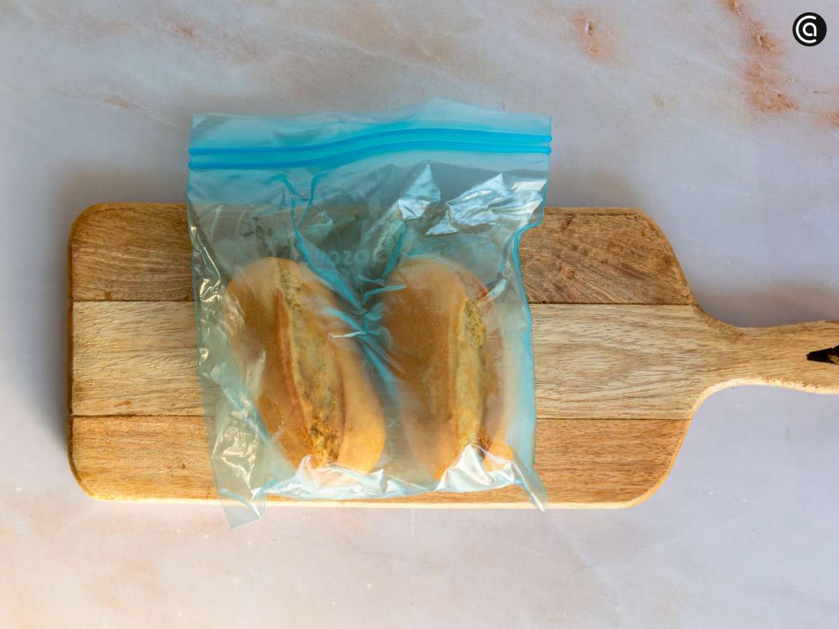 Retira el pan del congelador