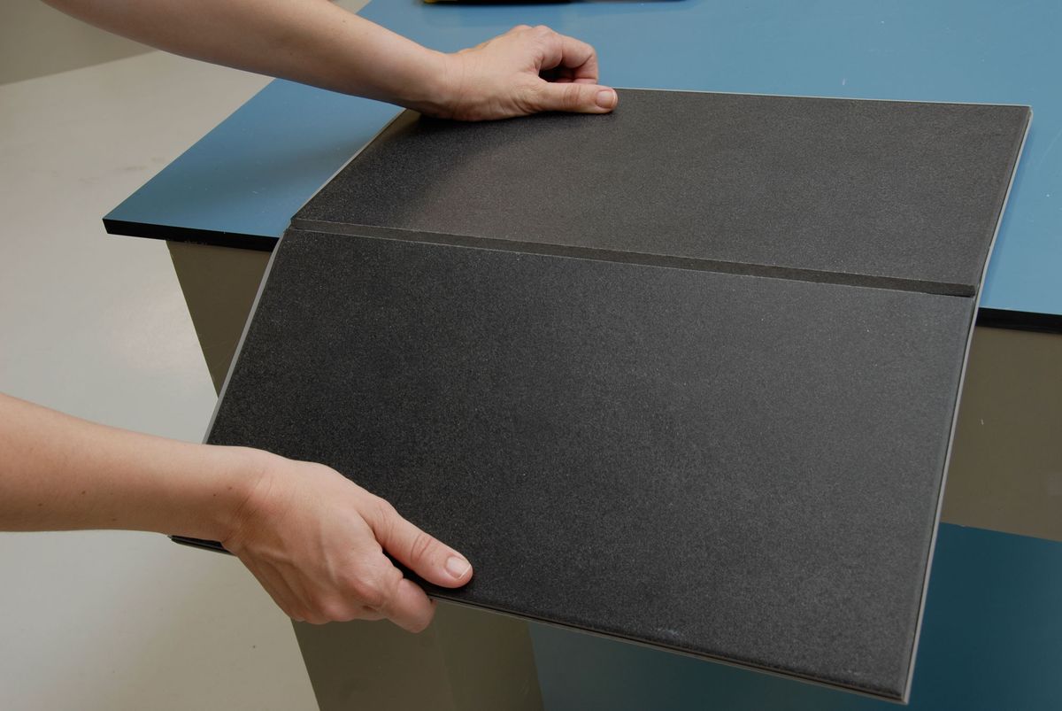 Cómo colocar suelo de cerámica en el salón sin hacer obras paso 6