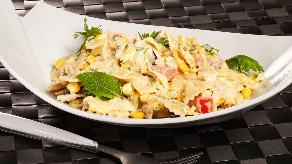 Ensalada de pasta y curry