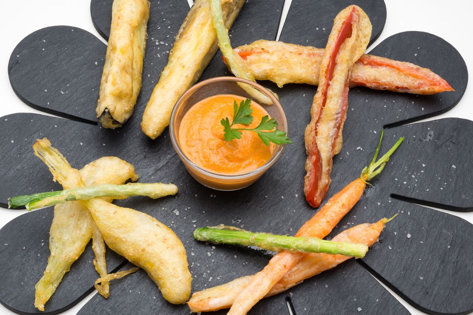5228 Hortalizas en tempura con salsa romesco (613) xl 5228 Hortalizas en tempura con salsa romesco (613) xl