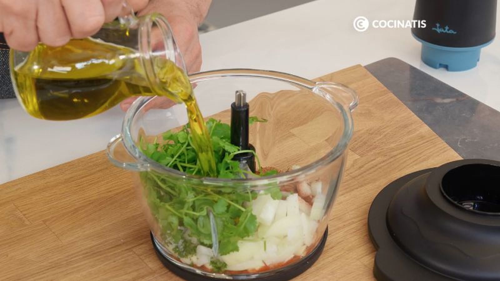 Preparamos el adobo para los pinchos morunos Preparamos el adobo para los pinchos morunos