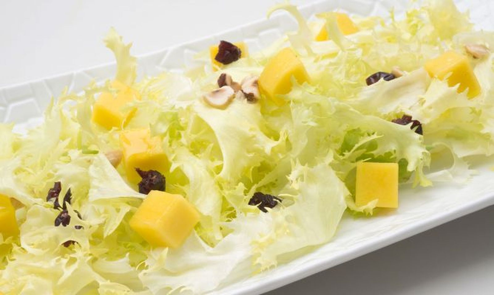 ensalada de escarola mango avellanas y arandanos ensalada de escarola mango avellanas y arandanos
