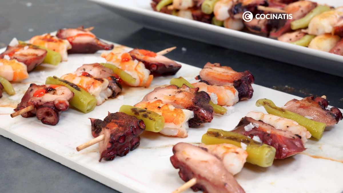 Brochetas de pulpo y langostinos