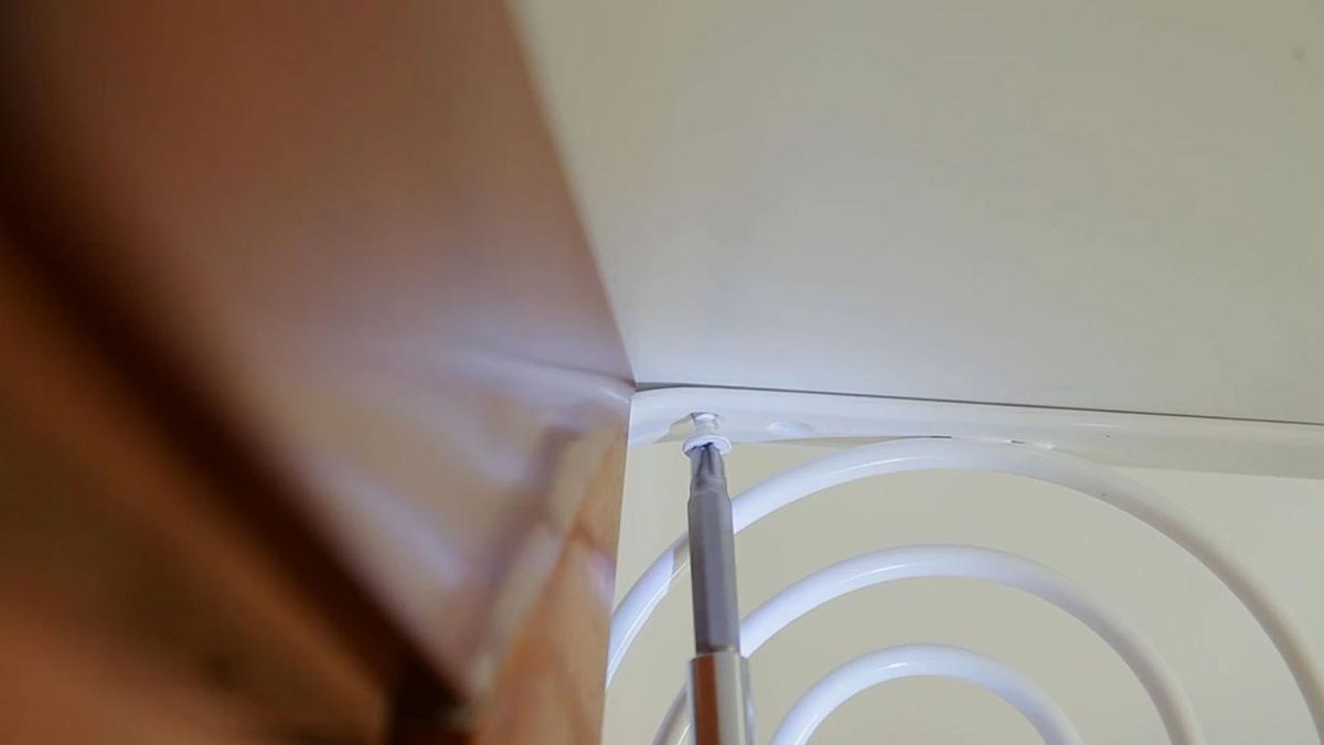 Cómo colocar una balda encima de la puerta paso 7