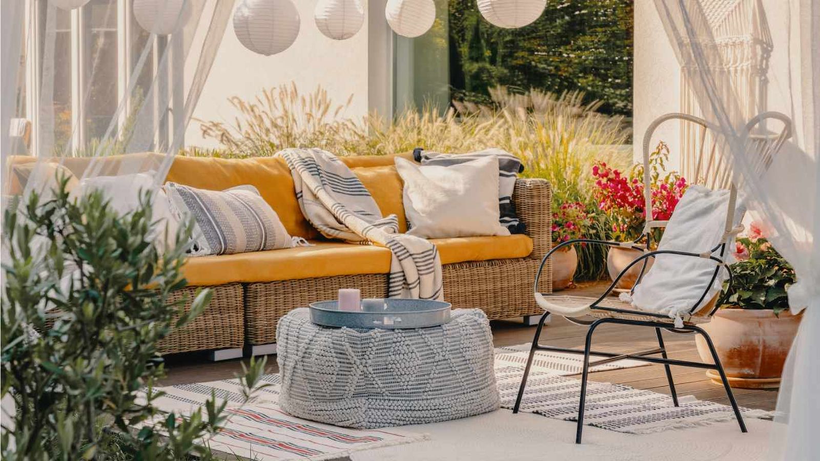 Una terraza grande ofrece muchas posibilidades en cuanto a decoración.