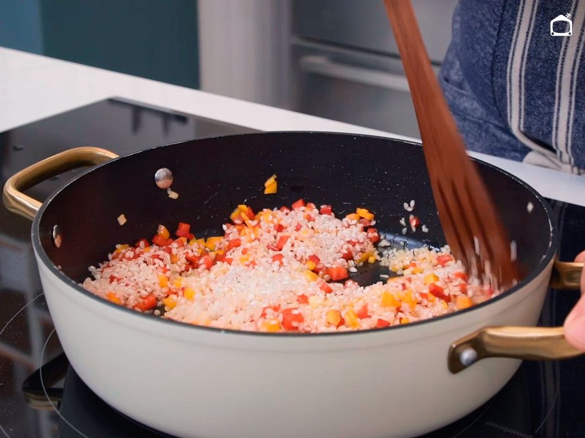 Nacara el arroz para hacerlo con atún
