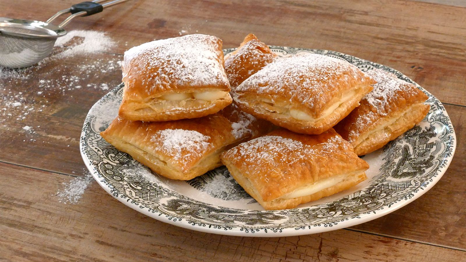 Miguelitos de la Roda rellenos de crema