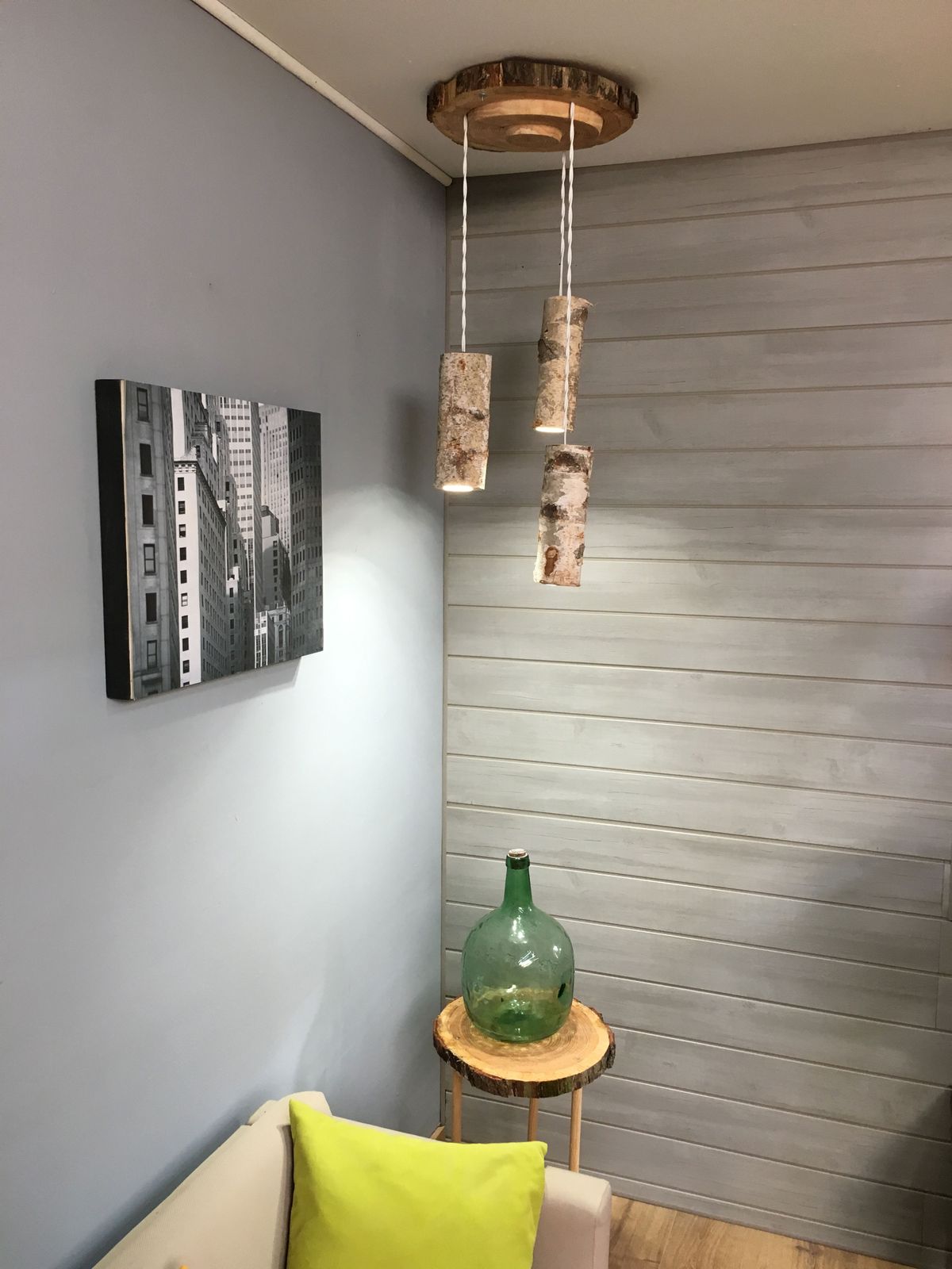 Lámpara con troncos y ramas de madera paso 12