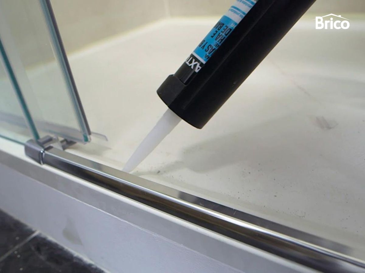 Aplicar silicona en las juntas