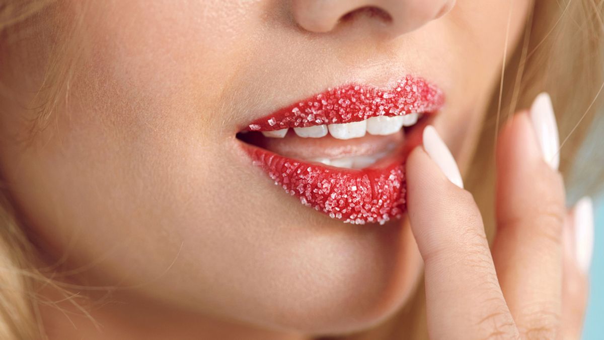 como exfoliar los labios con mascarillas caseras y naturales azucar y miel