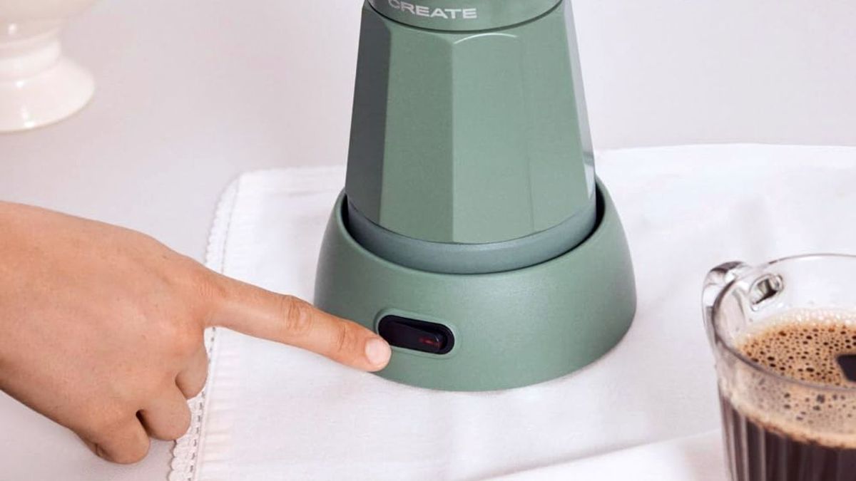 Encender la cafetera italiana eléctrica