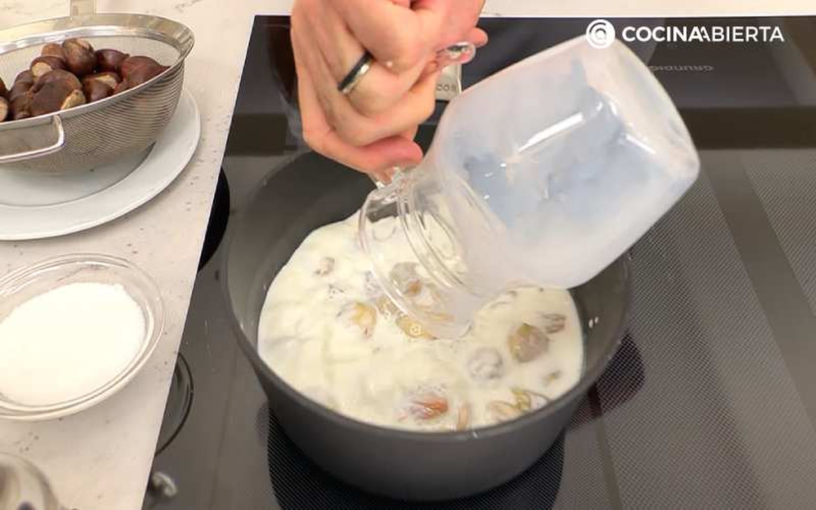 Cubre las castañas con leche Cubre las castañas con leche