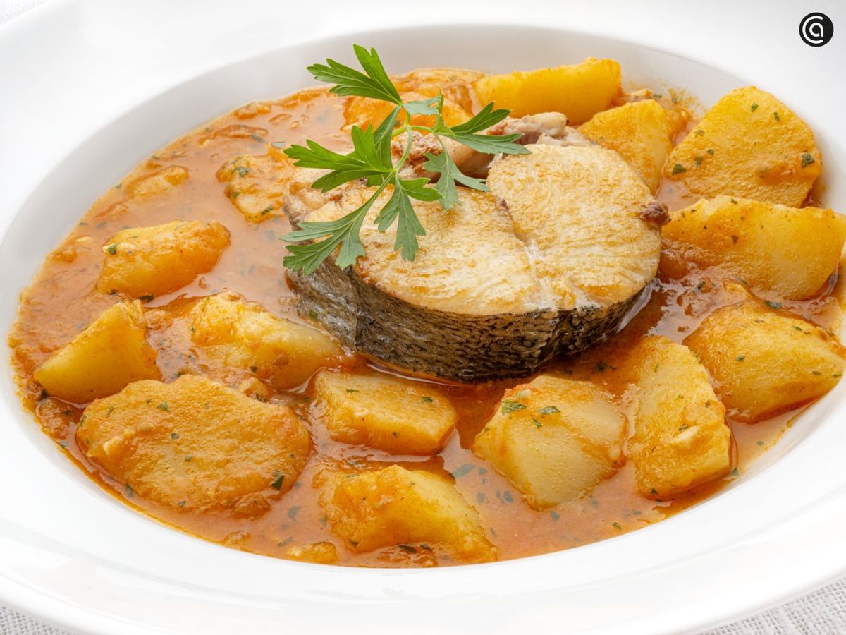Merluza con patatas guisadas