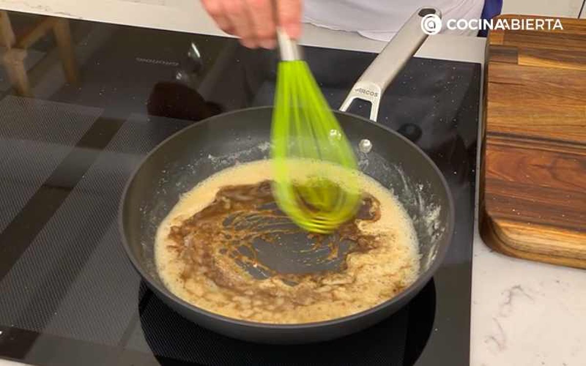 Añade la salsa inglesa