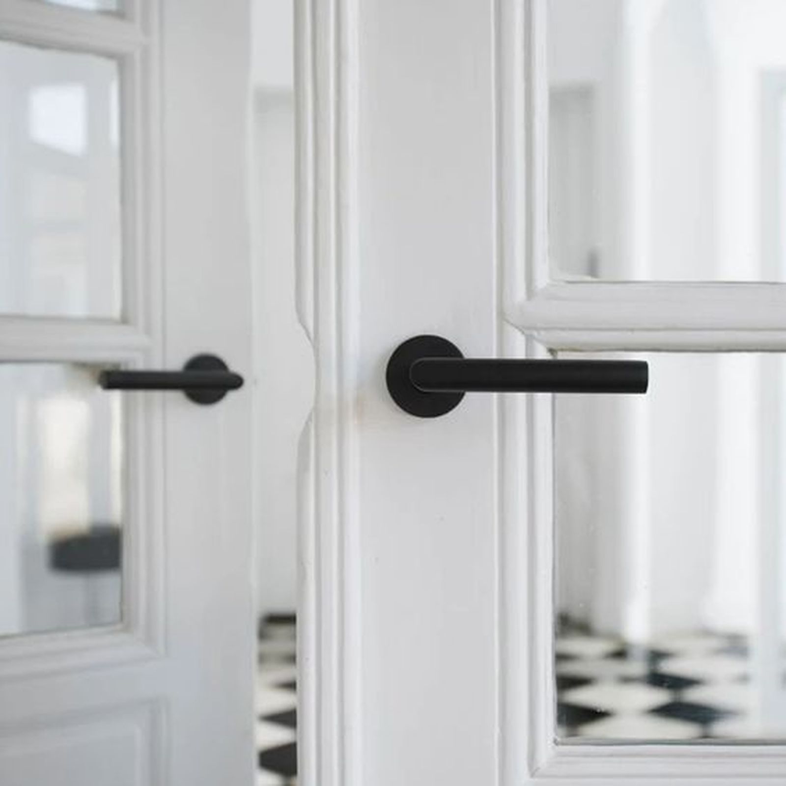 puerta blanca francesa manilla negra puerta blanca francesa manilla negra