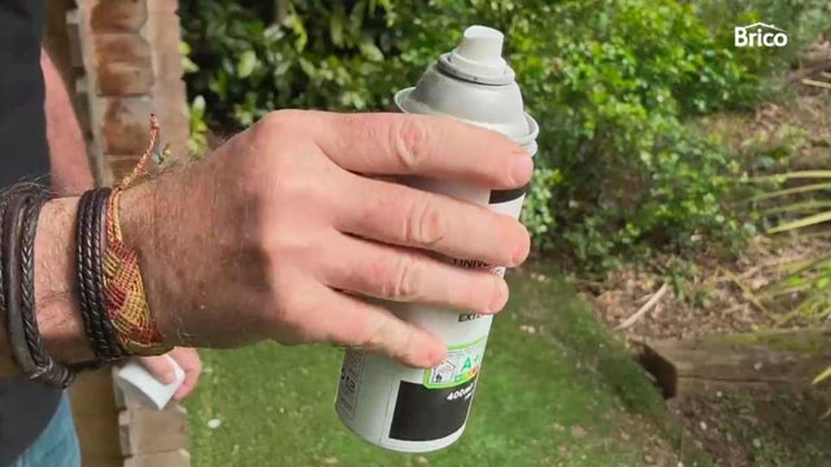 Como pintar sillas de plastico paso 8