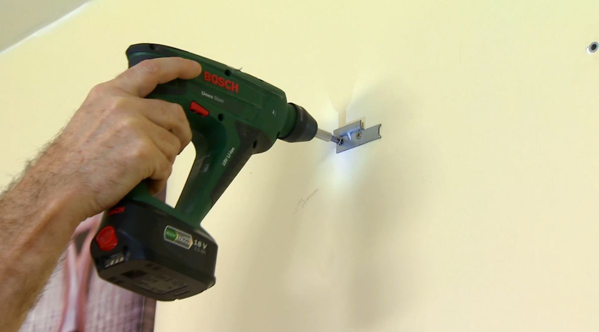 Armario para tabla de planchar oculta paso 12