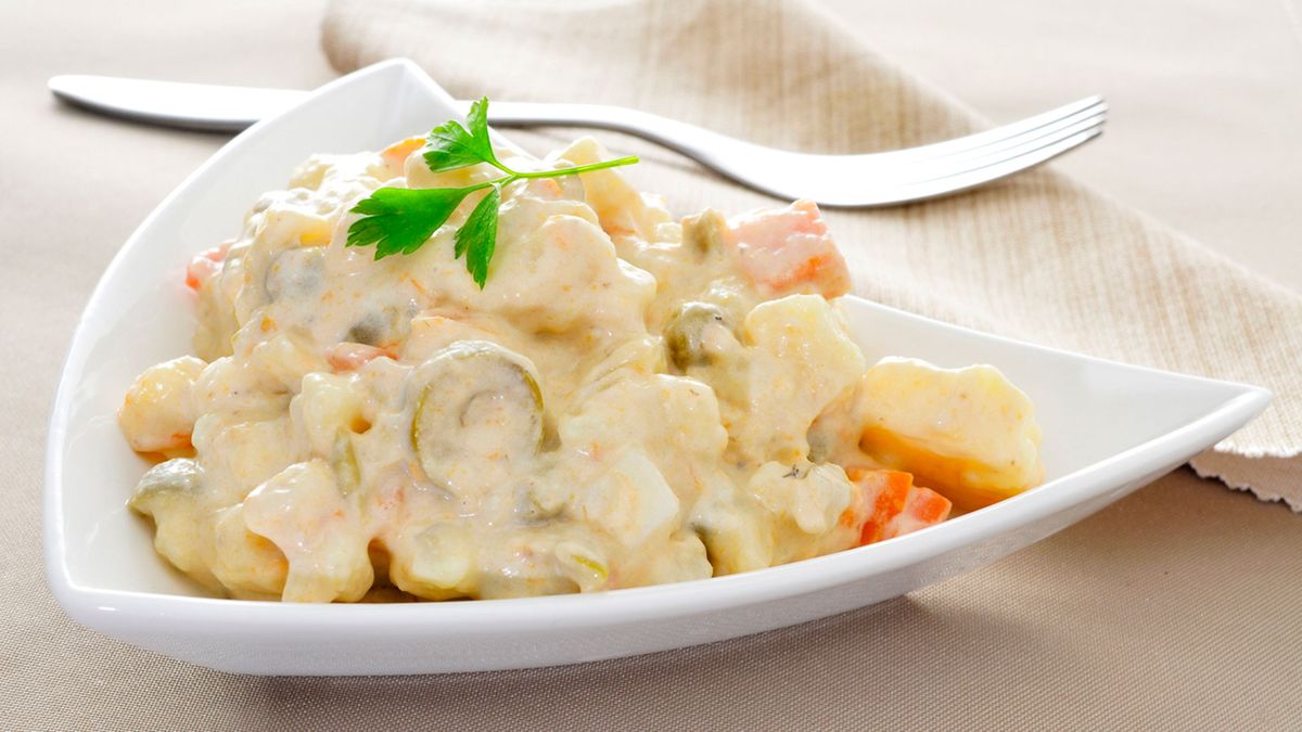 La ensaladilla rusa sigue siendo uno de los clásicos imprescindibles de las comidas de verano
