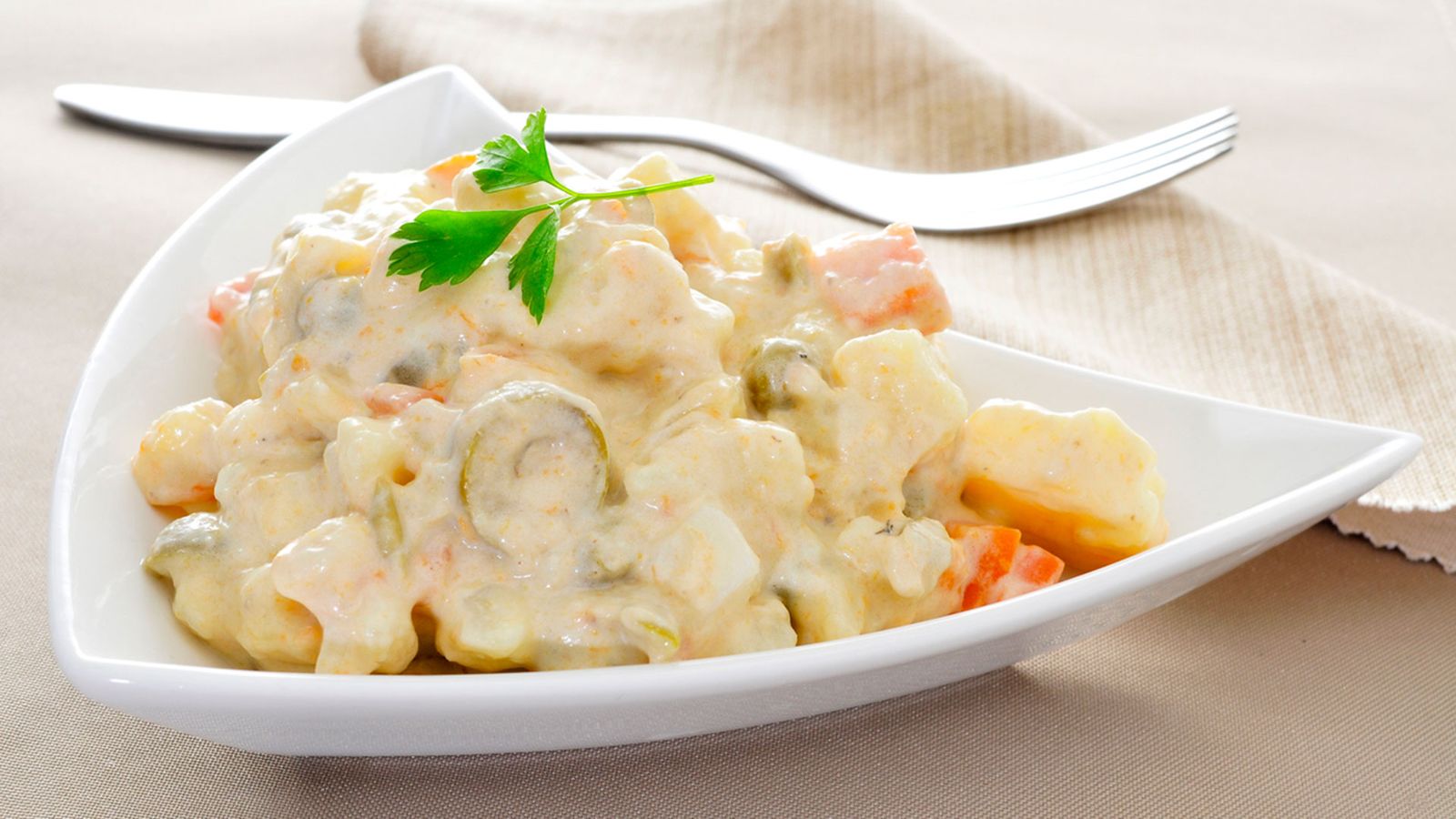 La ensaladilla rusa sigue siendo uno de los clásicos imprescindibles de las comidas de verano