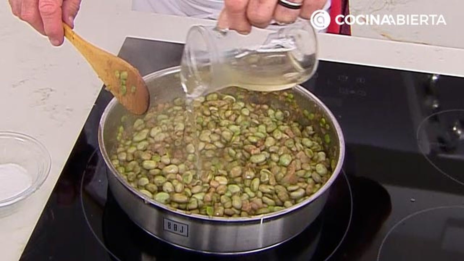 habitas salteadas con menta receta karlos arguinano karl7520321 paso4 habitas salteadas con menta receta karlos arguinano karl7520321 paso4