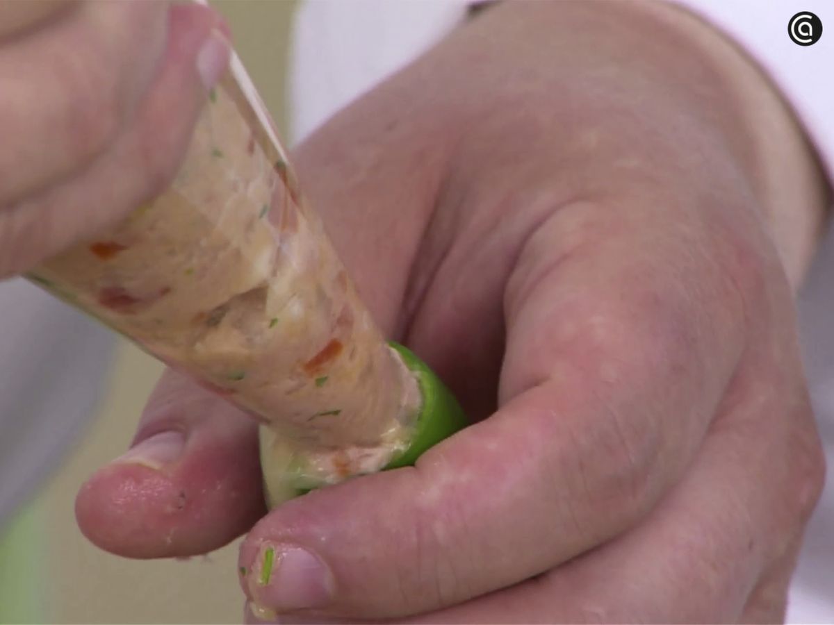 Rellena los jalapeños
